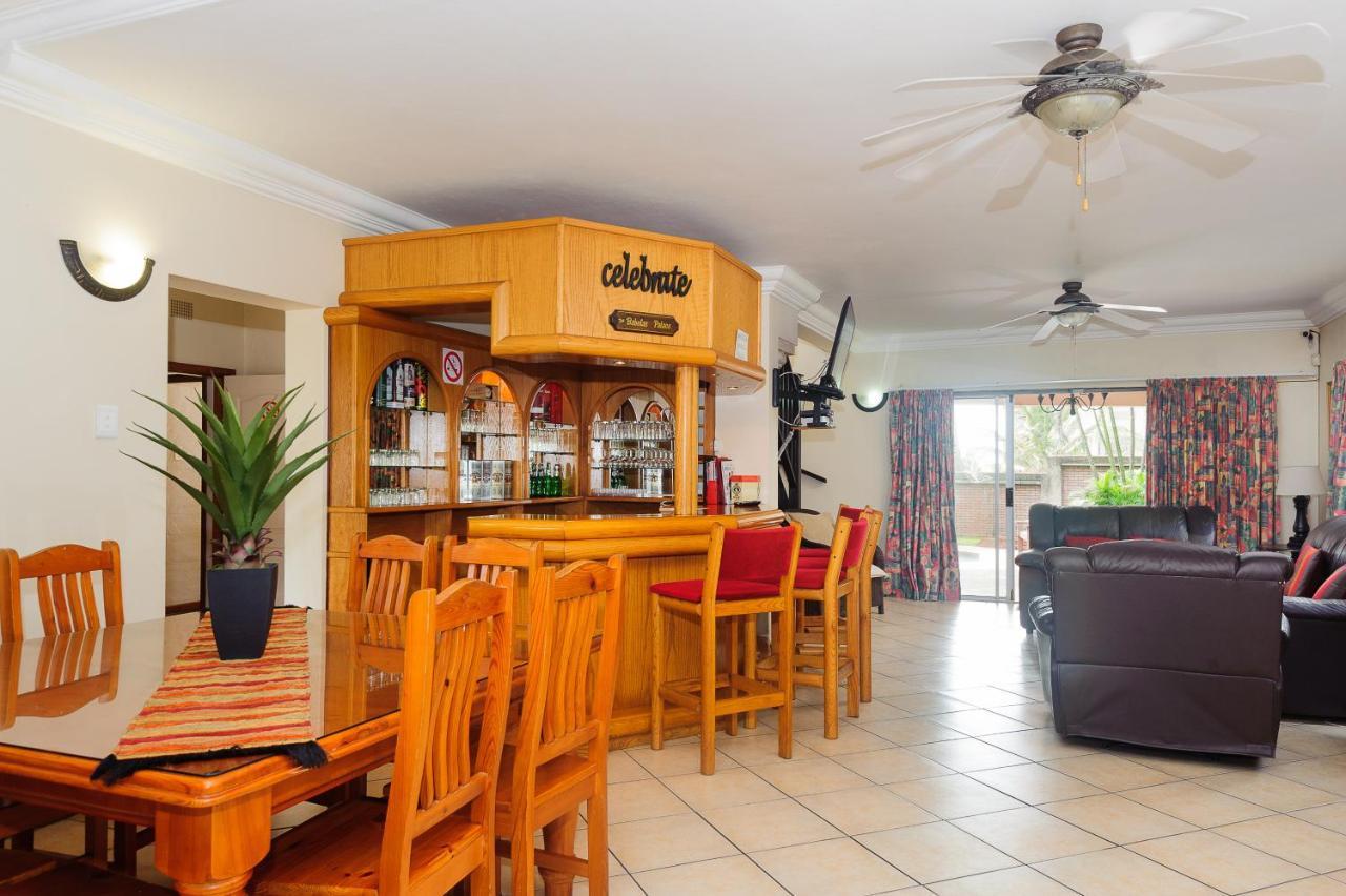 Palm View - Family Only - Adults And Children 18 And Under *